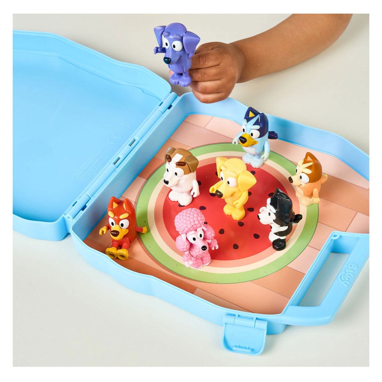 Bluey storage case with 8 figures