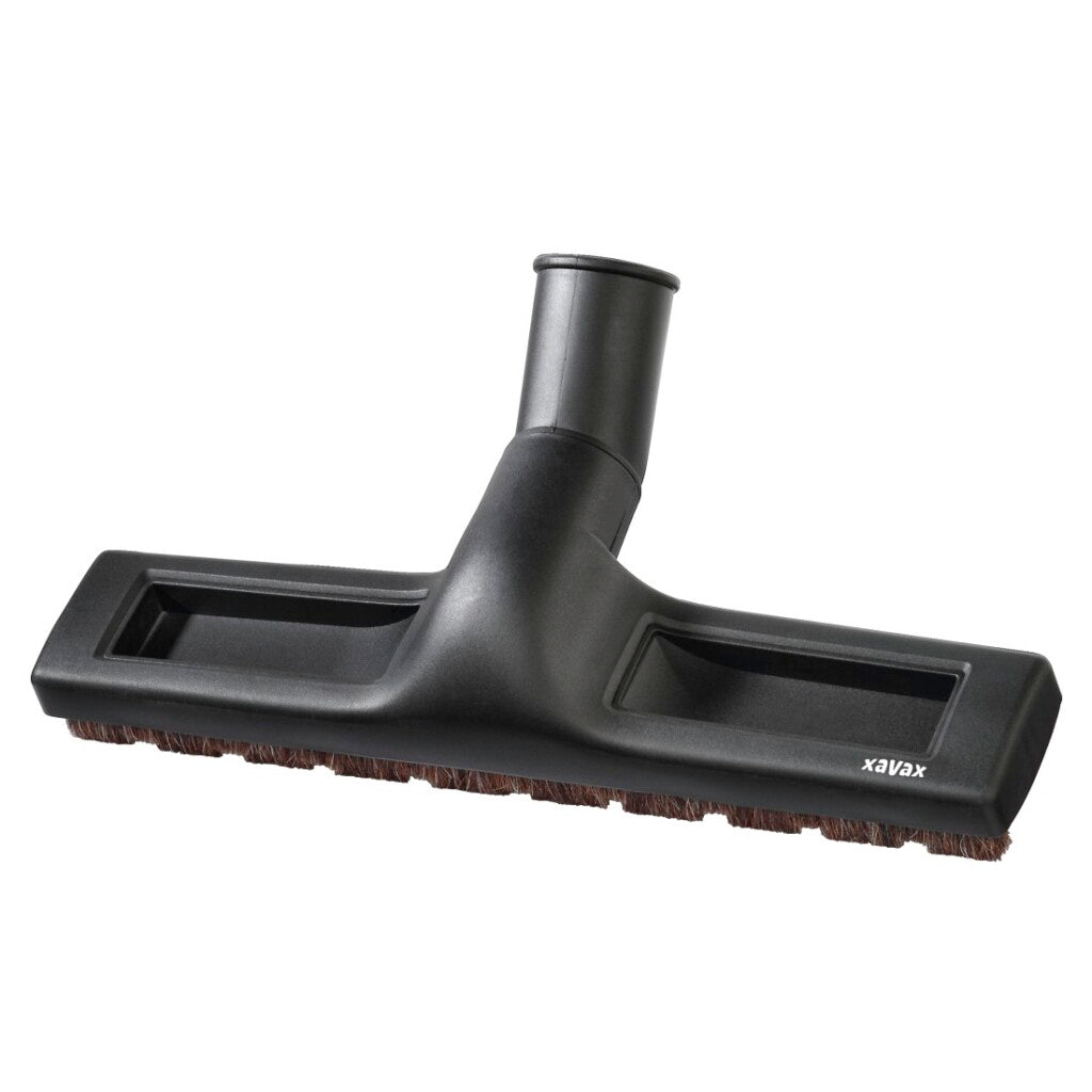 Xavax Parquet chupando la boca con caballo