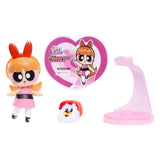 Kupa śmiechu. niespodzianka uwielbia minilaleczkę z atomówkami