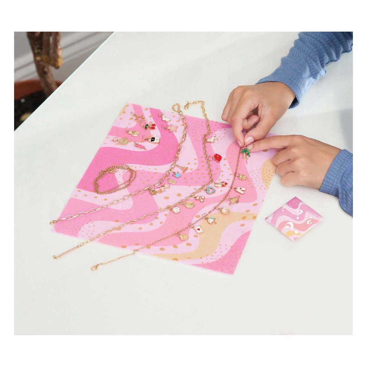 Spectron make it real - making jewelry set necklaces