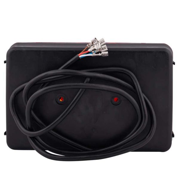 Zadnja luč s trikotnikom na desni