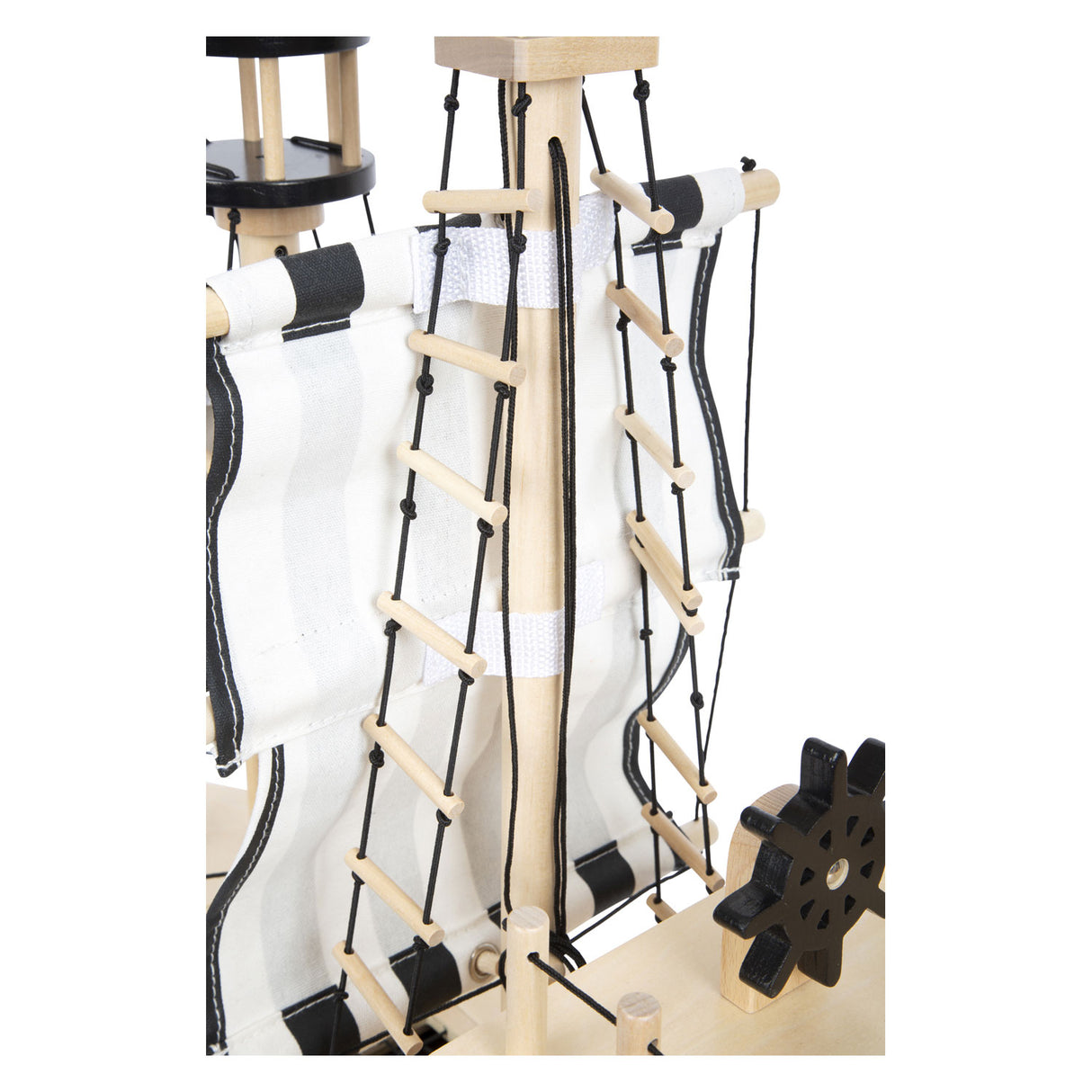 Kis láb - fából készült babaház kalózhajó