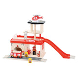 Kislábú fa tűzoltóállomás tartozékokkal, 15 db.