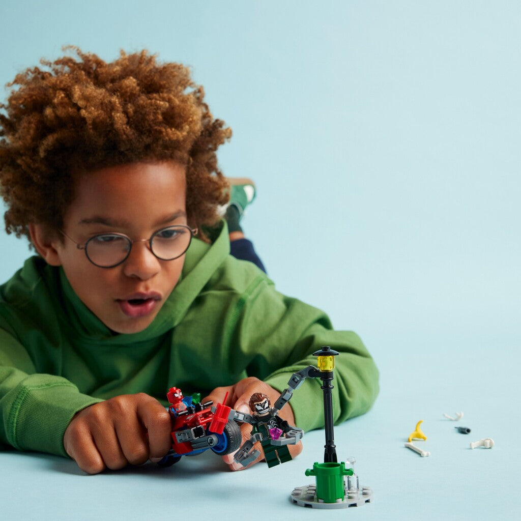 Lego Lego Super Heroes 76275 Pronásledování motocyklů: Spider-Man Vs. Doc Ock