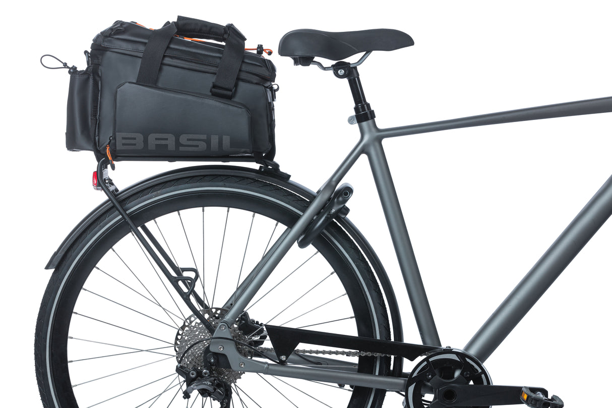 Basil miles XL Pro bagasjetrusselpose, svart oransje, vanntett, 9-36L, egnet for elektriske sykler