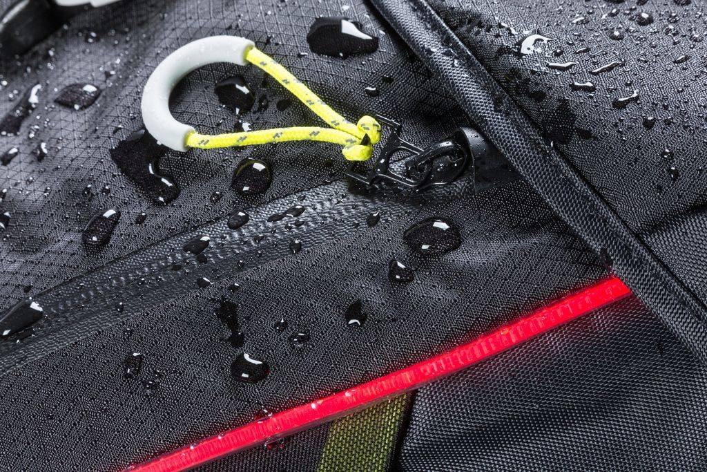 Basil Daypack Nordlicht - Waterproof bicycle quit for e -bikes
