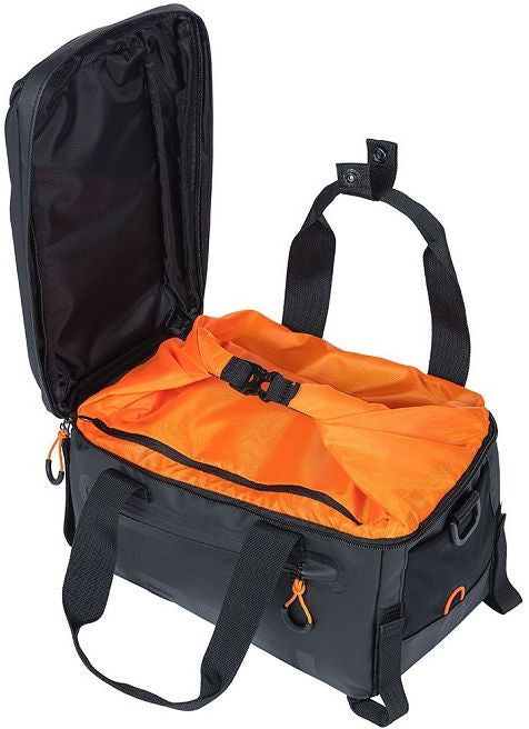 Basil Miles Bagage Thruinga taske - Sporty cykelpose til mænd og kvinder - sort orange - vandtæt - 7 liter