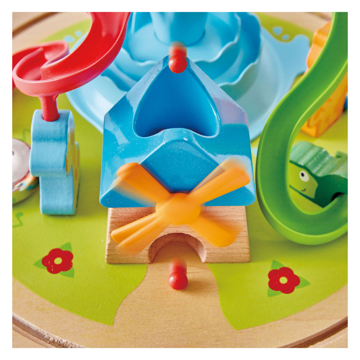 Hape Bol mit magnetischem Doolhof Sunney Valley Dome