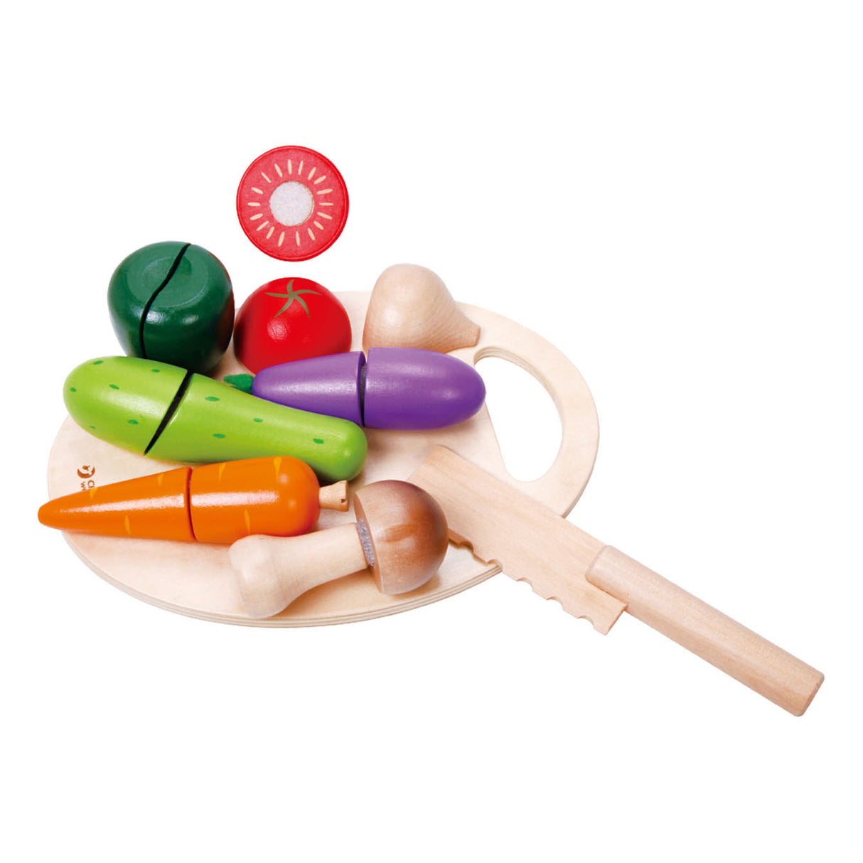 Klassinen maailman maailman puinen leikkaus vihanneksia veitsellä ja leikkuulautalla