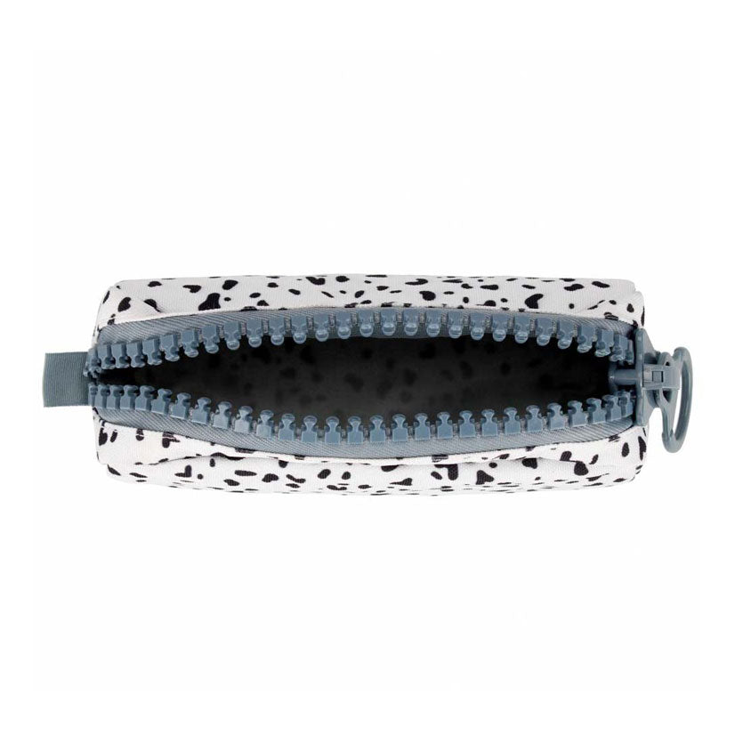 Etui met zwarte stippen