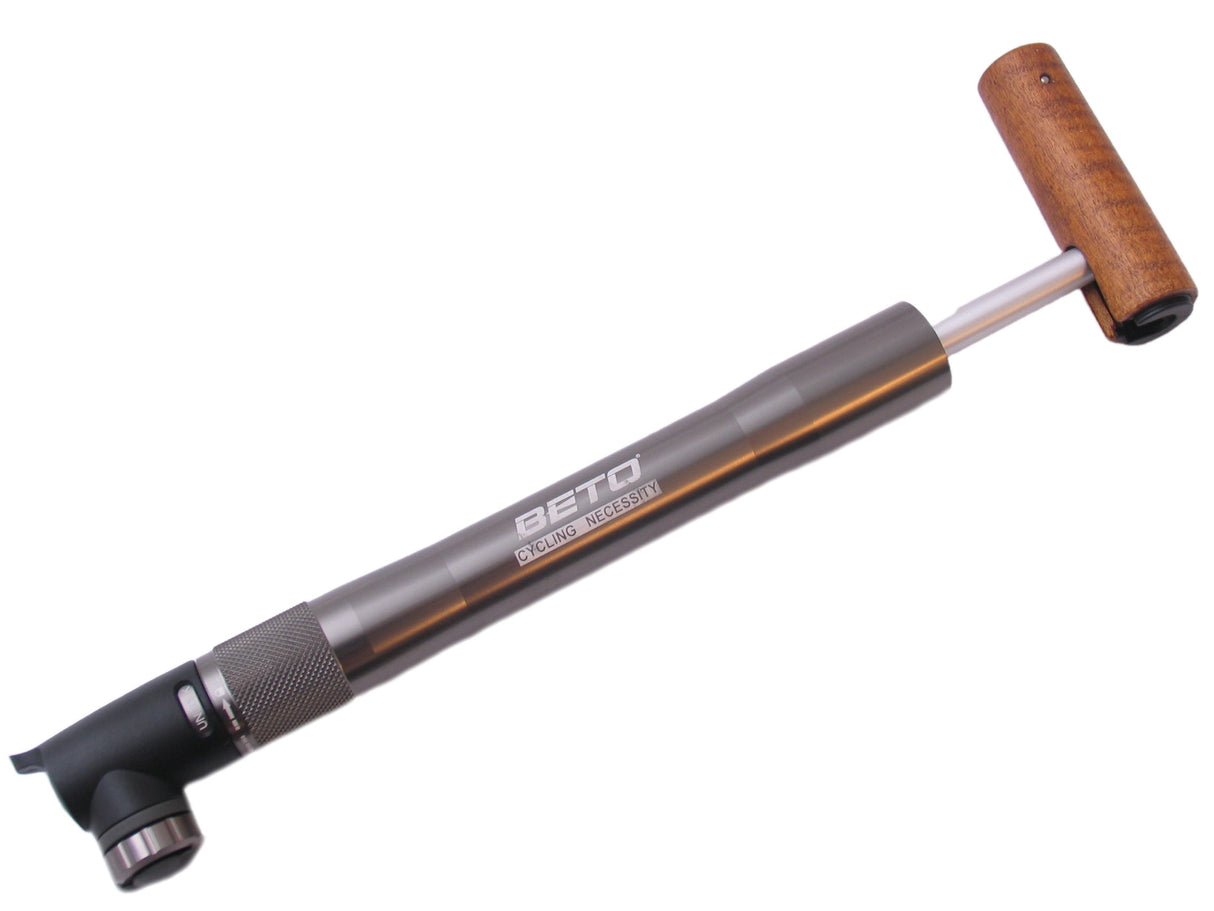 Beto Mini -Pumpe Allu mit klappbarem Holzgriff
