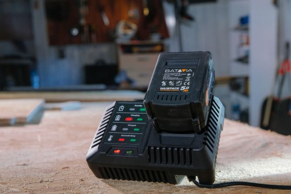 AC Fast Carger 4ah (Maxxpack 18V).