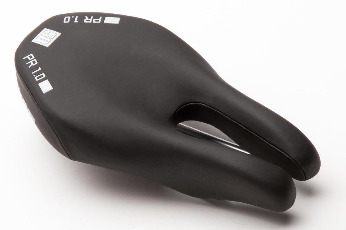 Saddle in collaboration with pr1.0 hybrid race