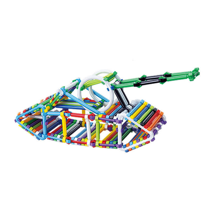 Formant des tiges de construction dans le sac, 138dlg.