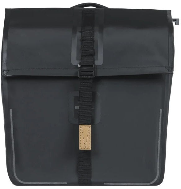 Basil dubbele fietstas urban dry mik 50 liter 16 x 31 x 32 cm (2x) - mat zwart