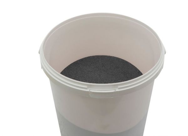 Straalgrit emmer 12.5 kg zwart 0.2 -1.0 mm.
