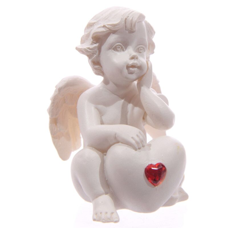 Cherubino bianco seduto con gemma del cuore rosso