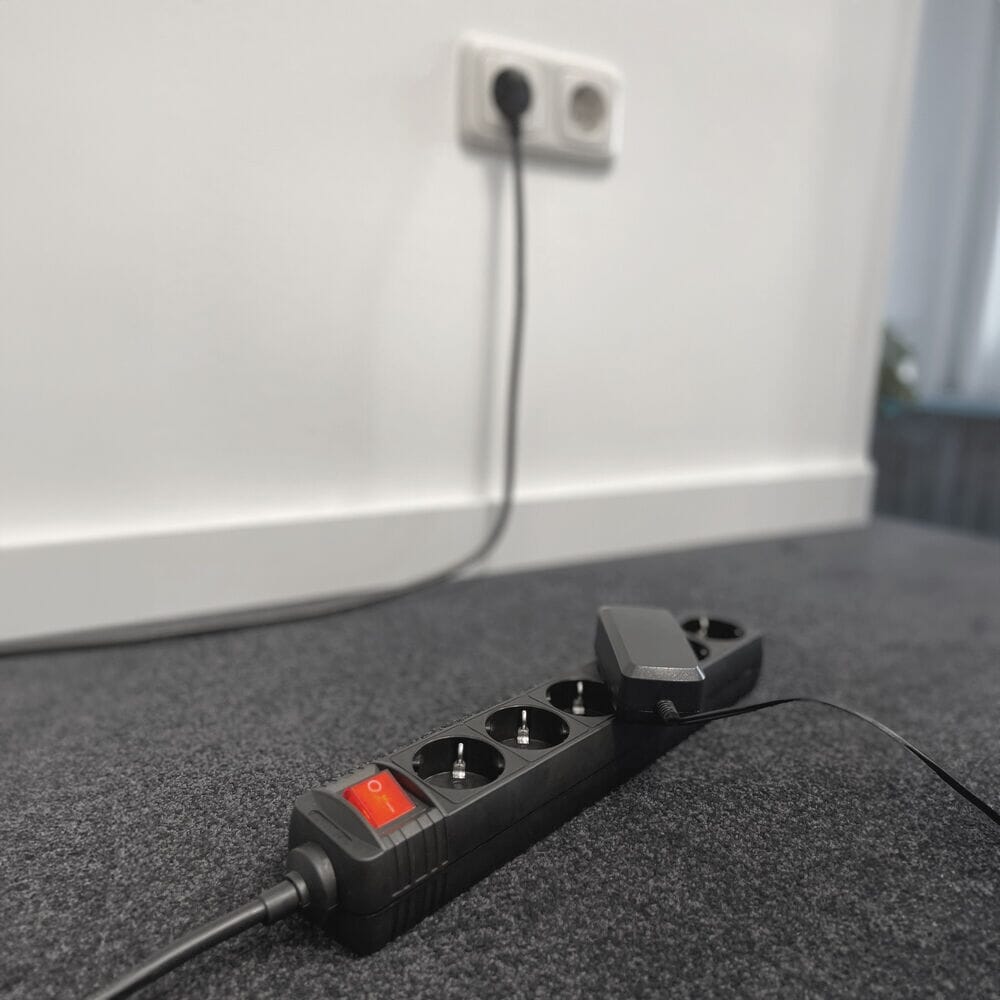 ACTIONNEMENT ACTIVER avec un interrupteur lumineux, 6 douilles, 3 m