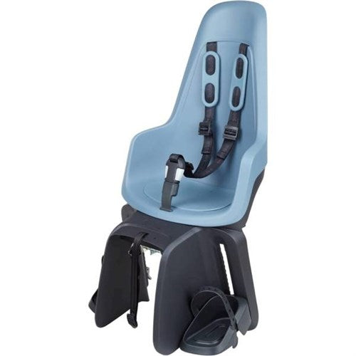 Asiento infantil de Bobike detrás de un maxi e-bd citadel azul