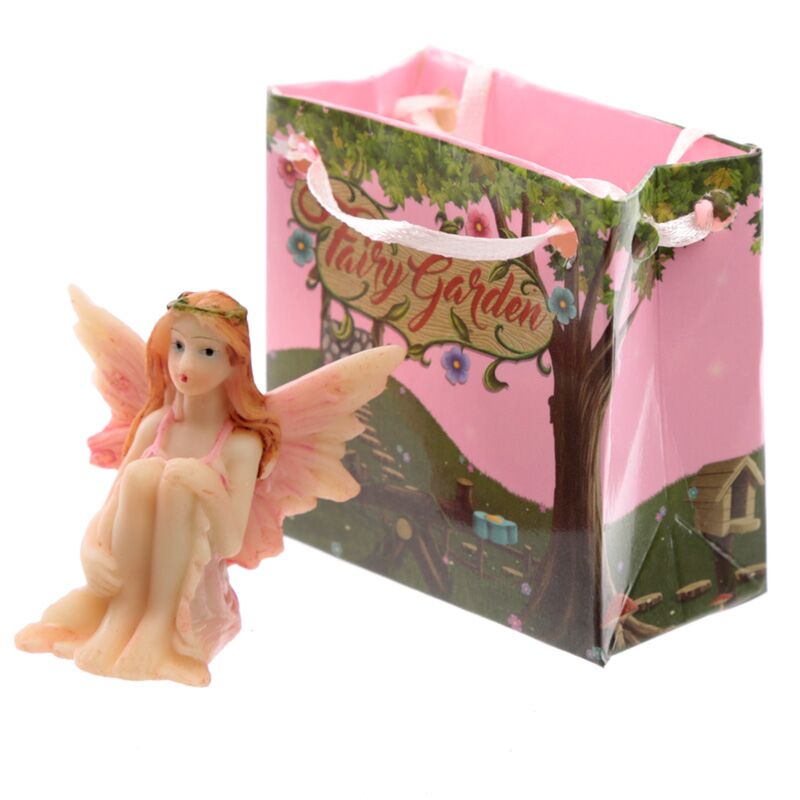 Bloemen fee tuinfee in een mini cadeautasje