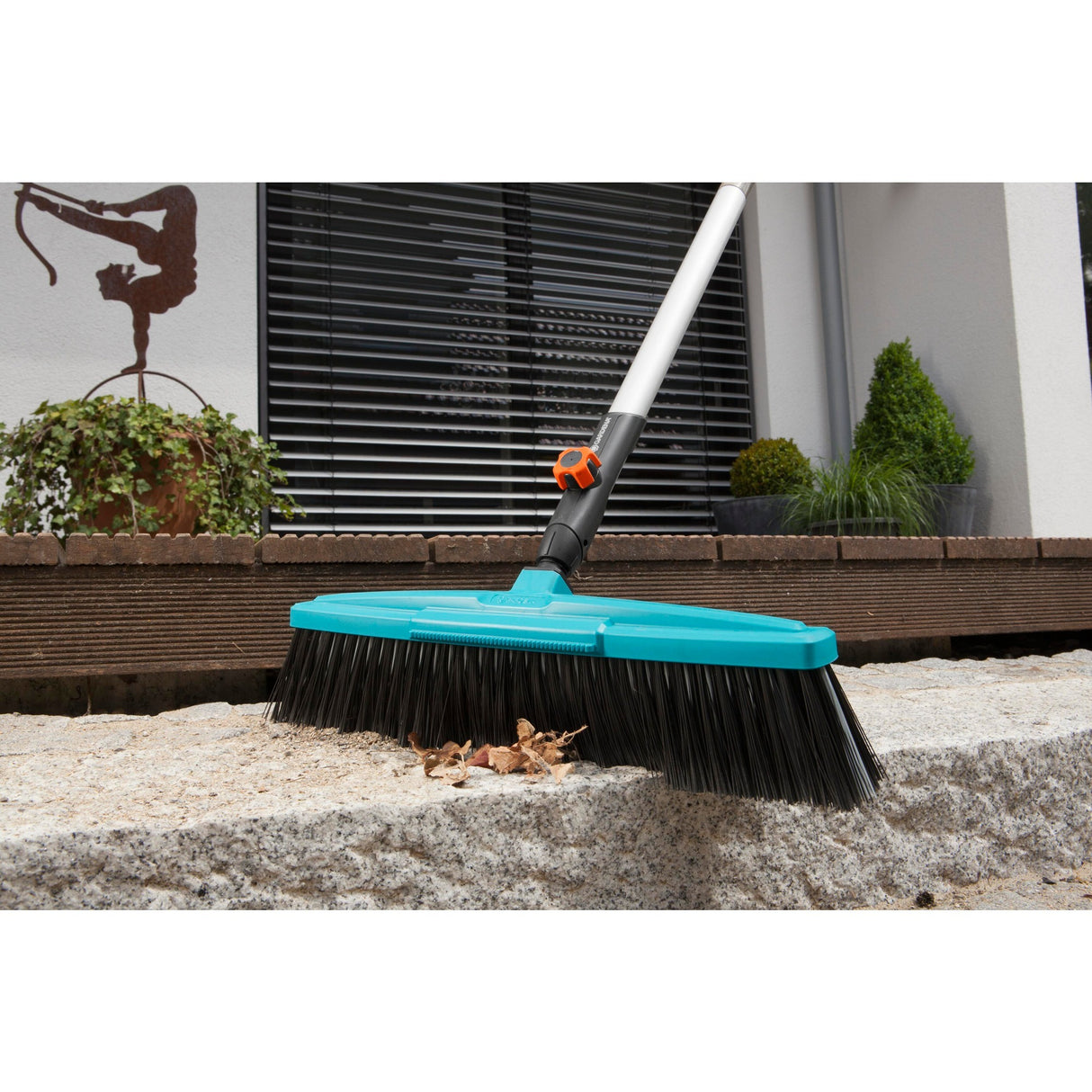 Gardena Combisystem Streinbesem with Schaper