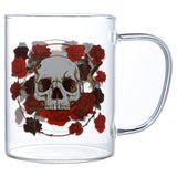 Tasse de thé en verre du crâne