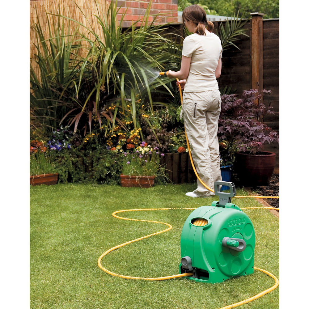 Hozelock 2415 Kompakt geschlossene Rolle 2 in 1