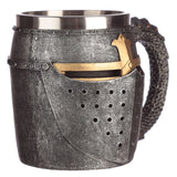 Caneca de cerveja decorativa com capacete de cavaleiro medieval cota de malha