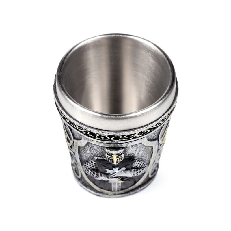 Copo de shot de cavaleiro negro medieval