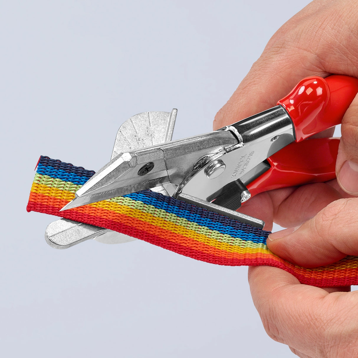 Cutter à mitre de knipex pour profils en plastique et en caoutchouc
