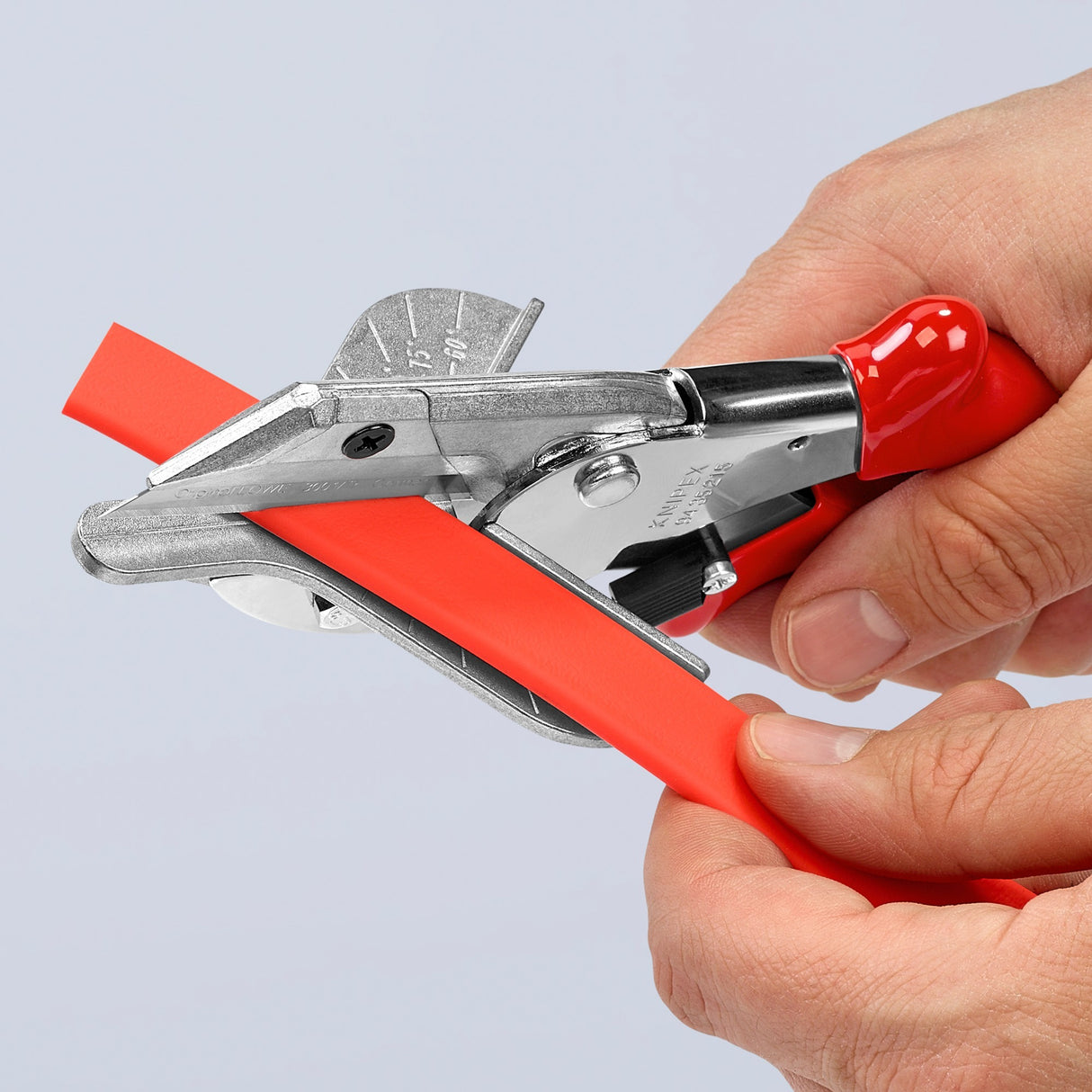 Cutter à mitre de knipex pour profils en plastique et en caoutchouc