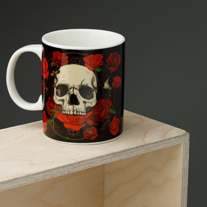 Tazza di porcellana delle rose del cranio