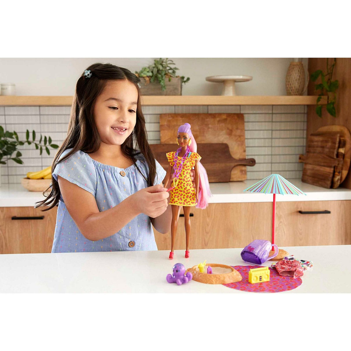 Mattel Color Reveal Foam Strawberry