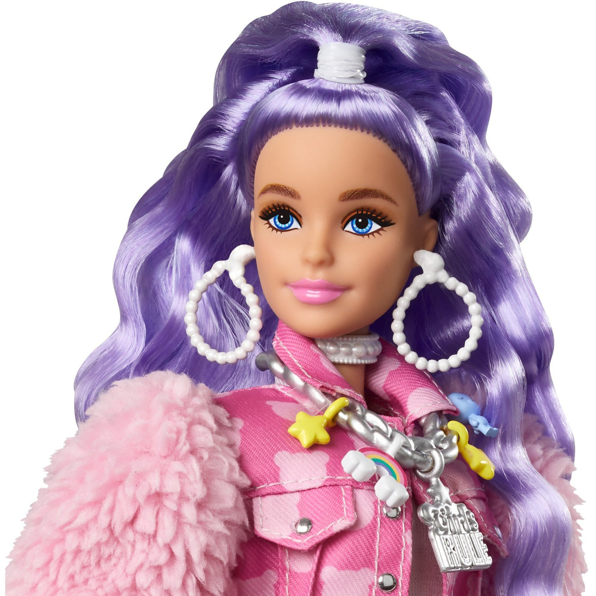 Mattel Extra # 6 dans des shorts de veste d'ours en peluche