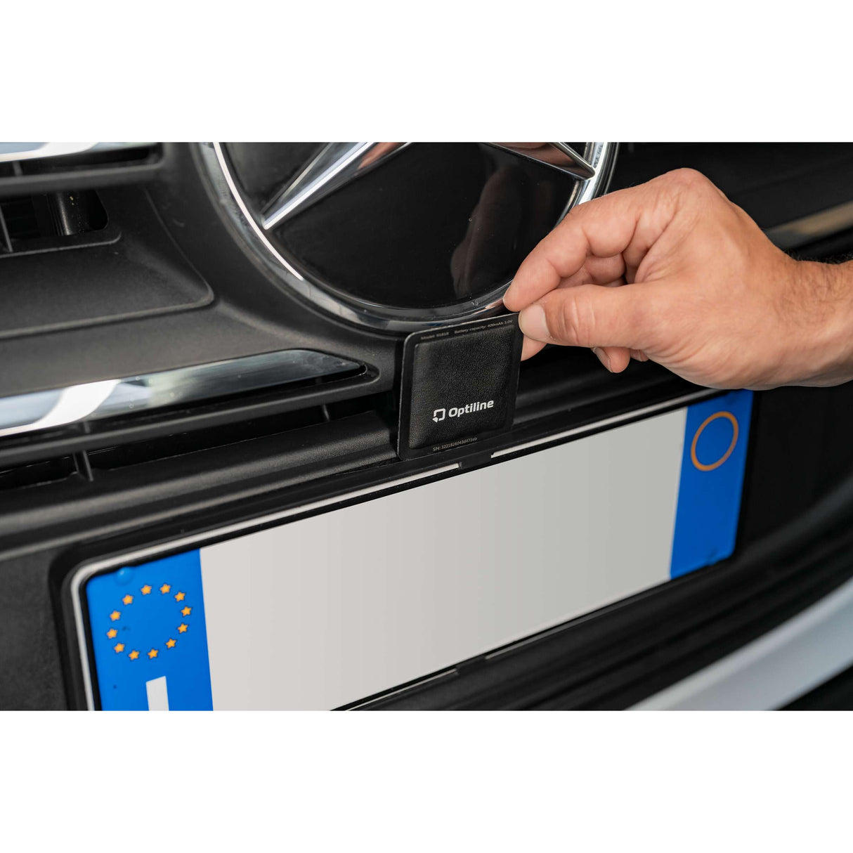 Optiline tracker compact, ultra-thin adhesive locator