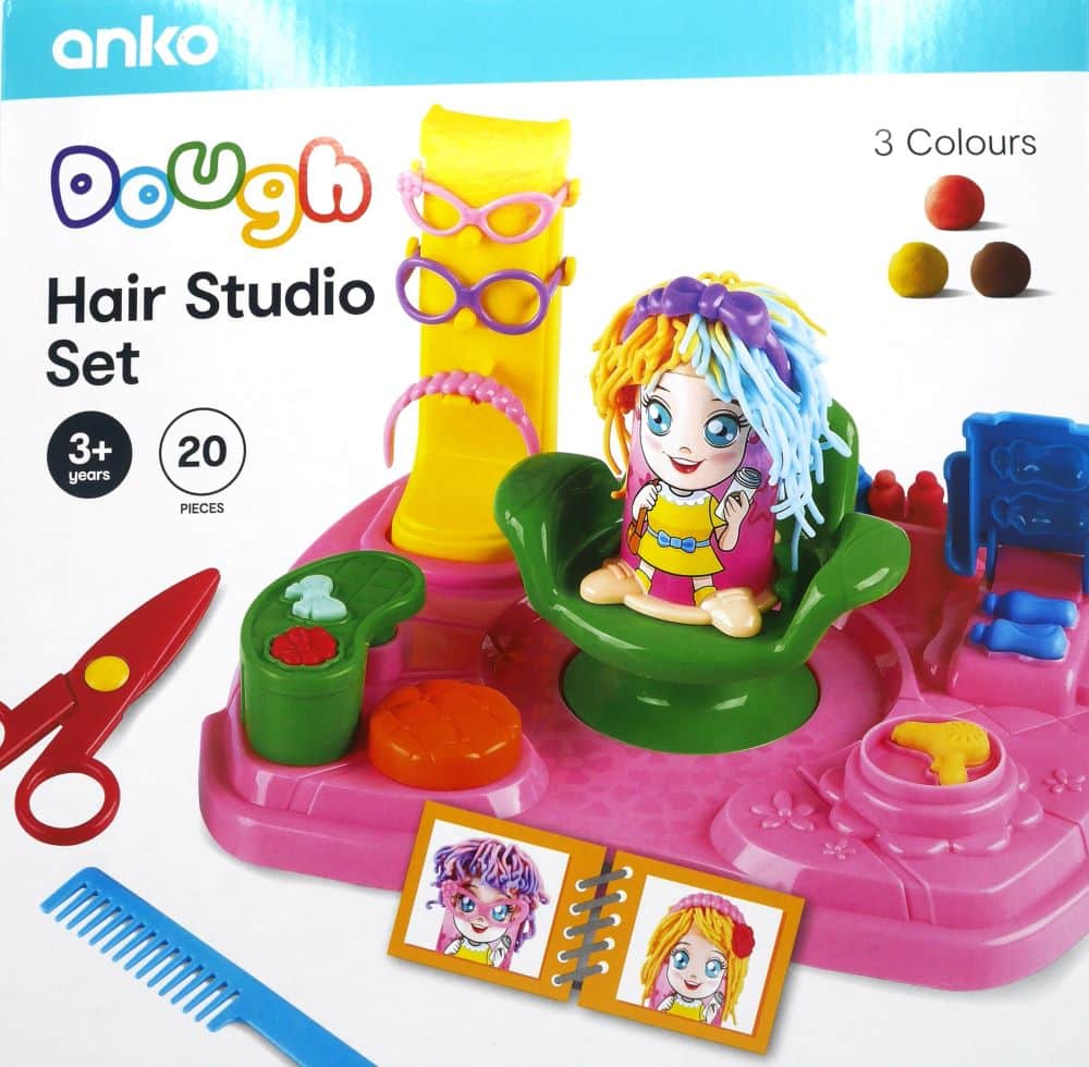 Playgo masa su estudio con 3 frascos de arcilla.