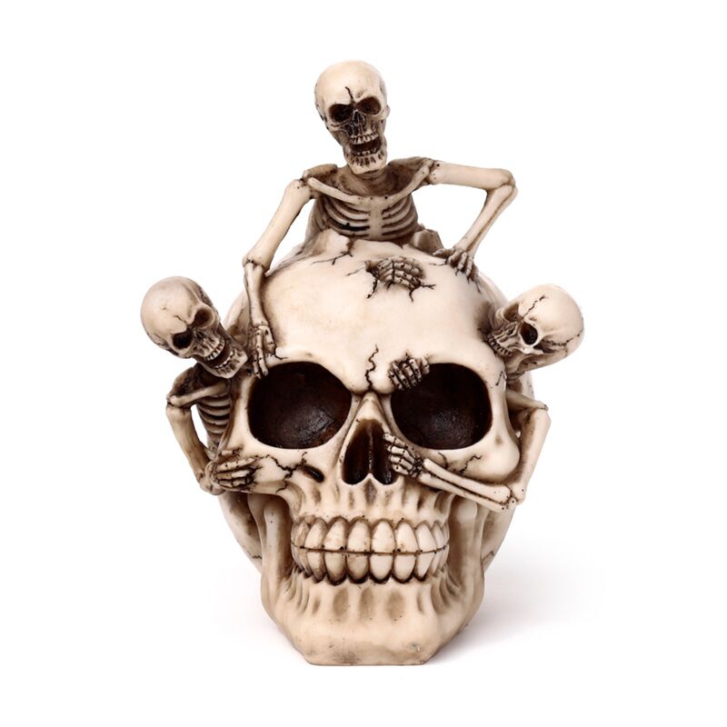 Calavera con esqueletos agrietados