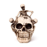Calavera con esqueletos agrietados