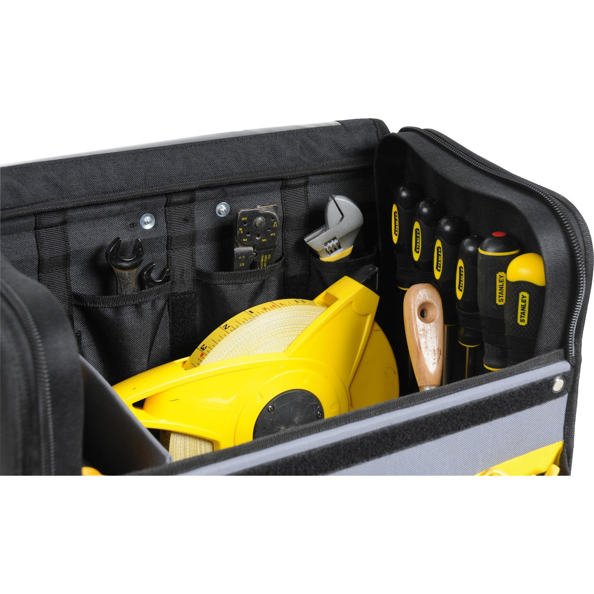 Stanley Toolship Bag 18 with wheels