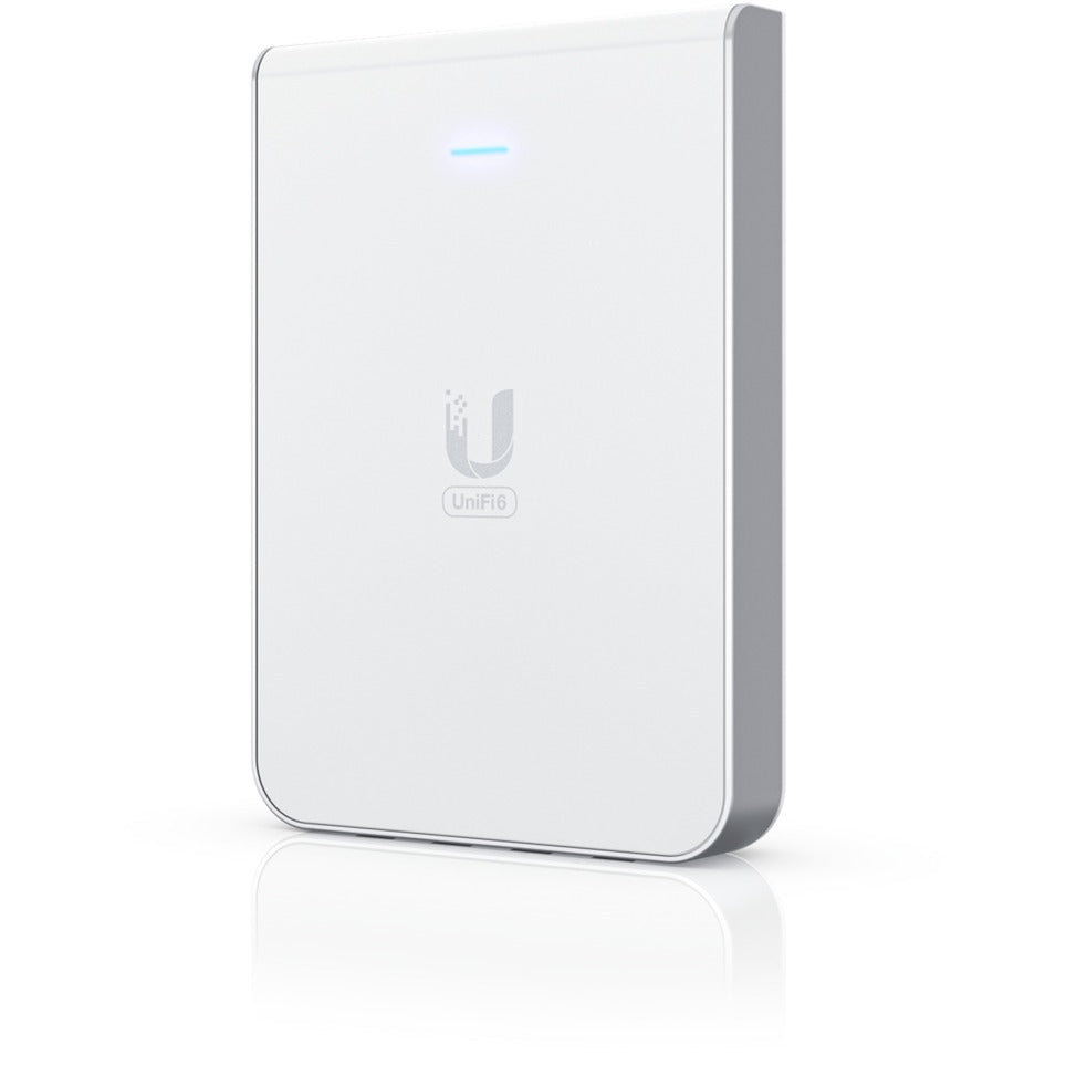 Point d'accès Ubiquiti U6 dans le mur