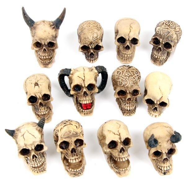 Skull miniature statuettes