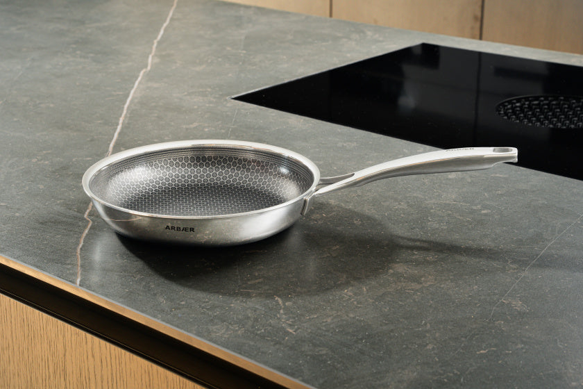 Arbaer-Bratpfanne Induktion Ø 24 cm mit Waben-Anti-Stick-Beschichtung