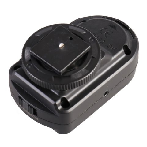 FALCON EYES RADIO TRIGGER SET RF-DD2.4 sur la batterie AAA