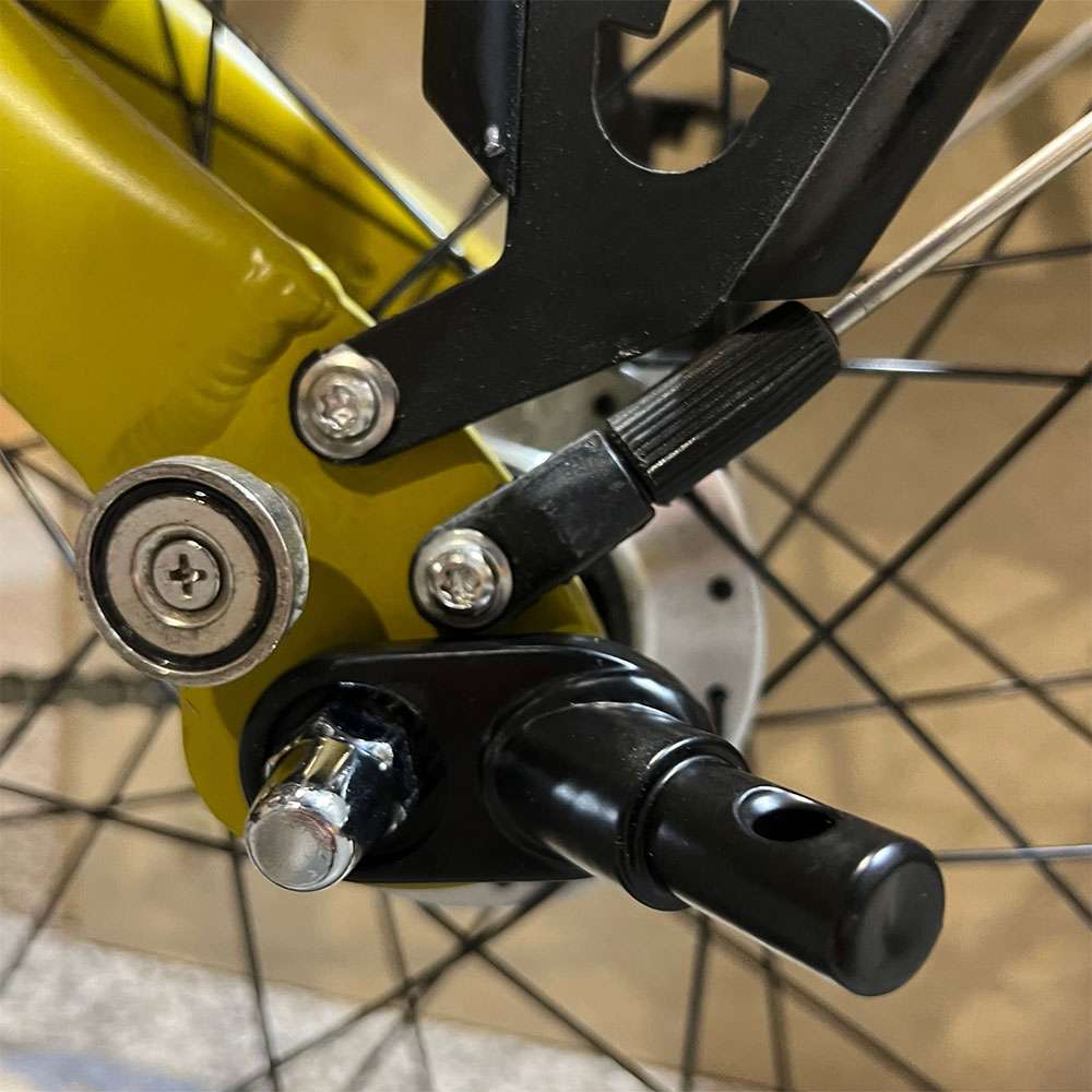 Taxxi universal clutch