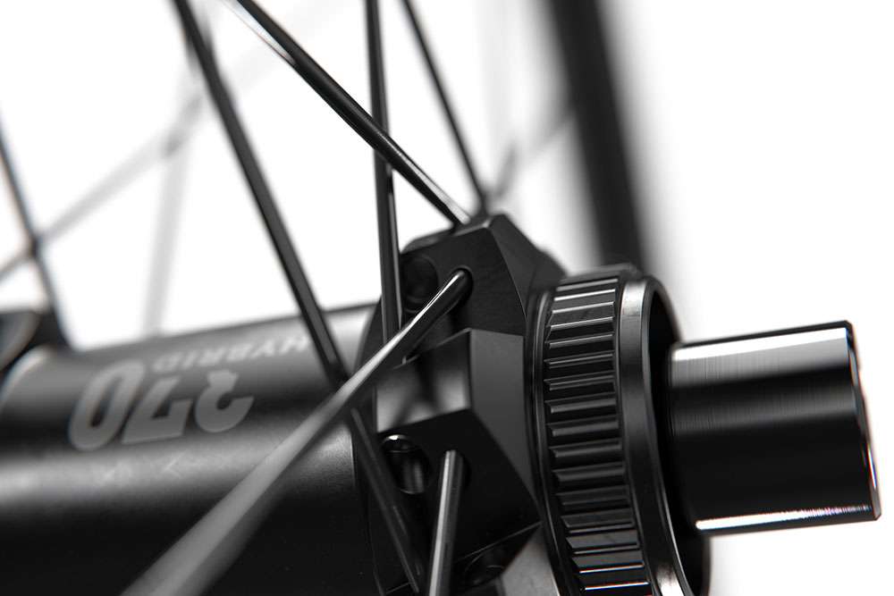 Dt swiss hu 1900 spline® 29 25mm cl front wheel