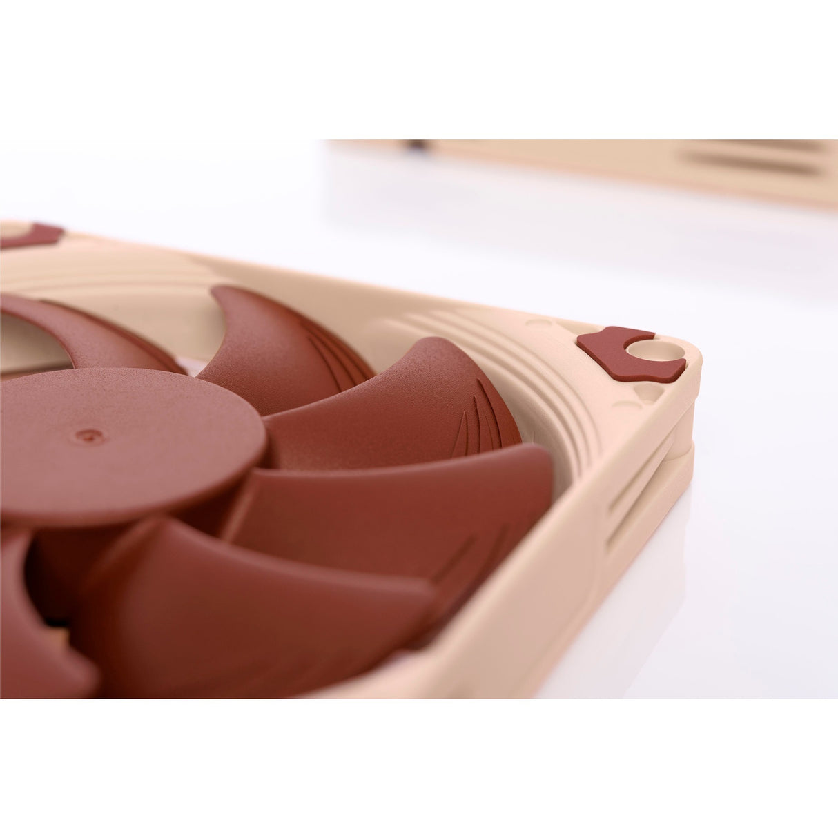 Noctua NF-A9x14 Case Fan (Brown, 92 x 92 x 14 mm, PWM)
