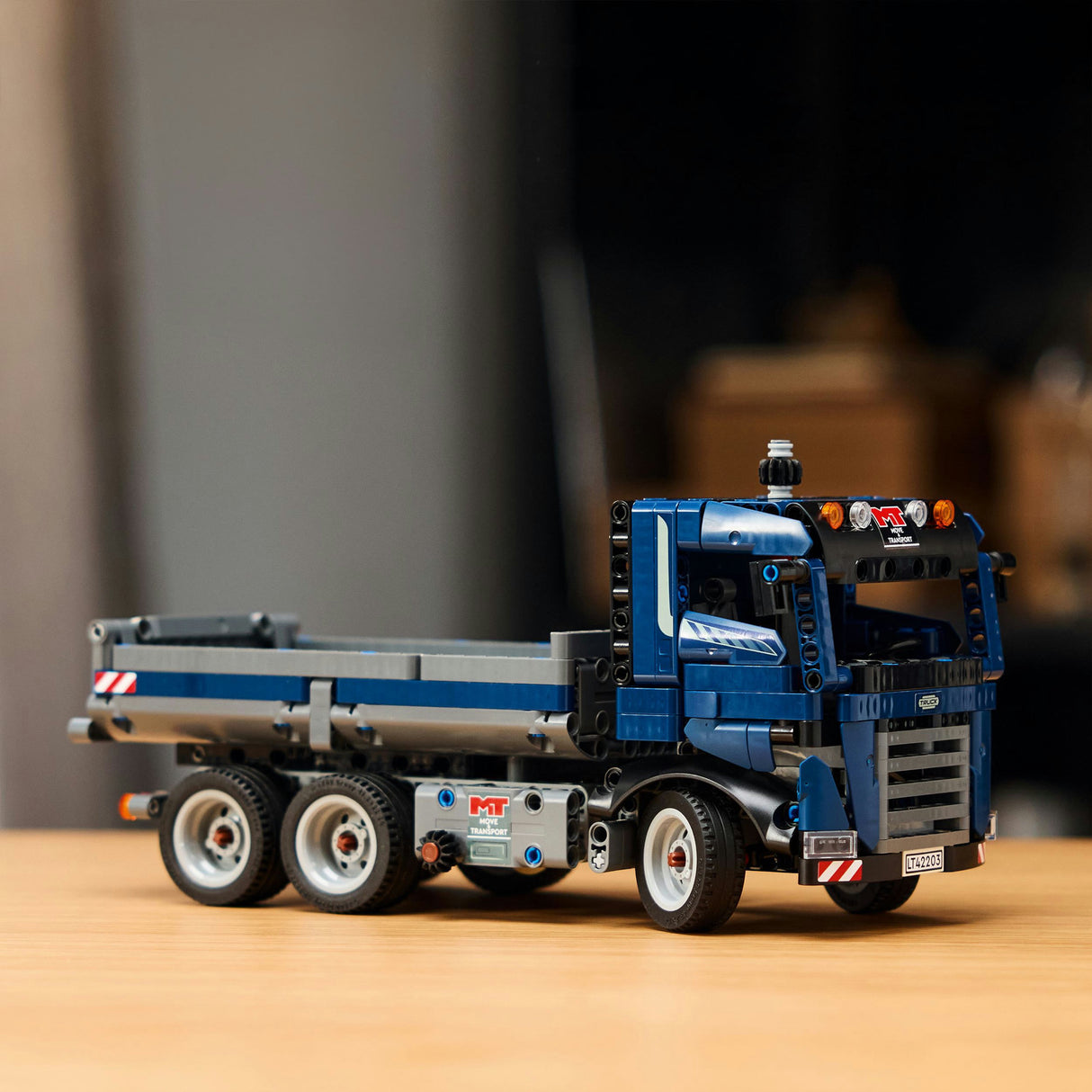 Camion Lego Technic 42203 con funzione di ribaltamento