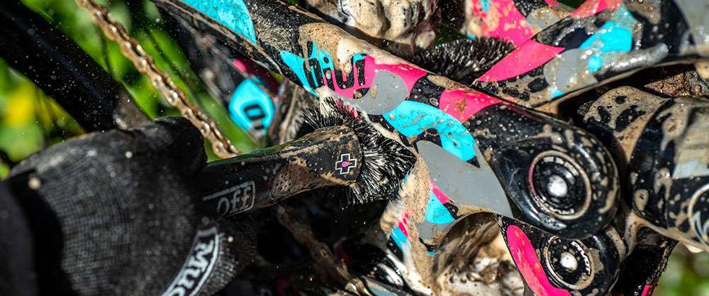 Muc-off wheel component brush