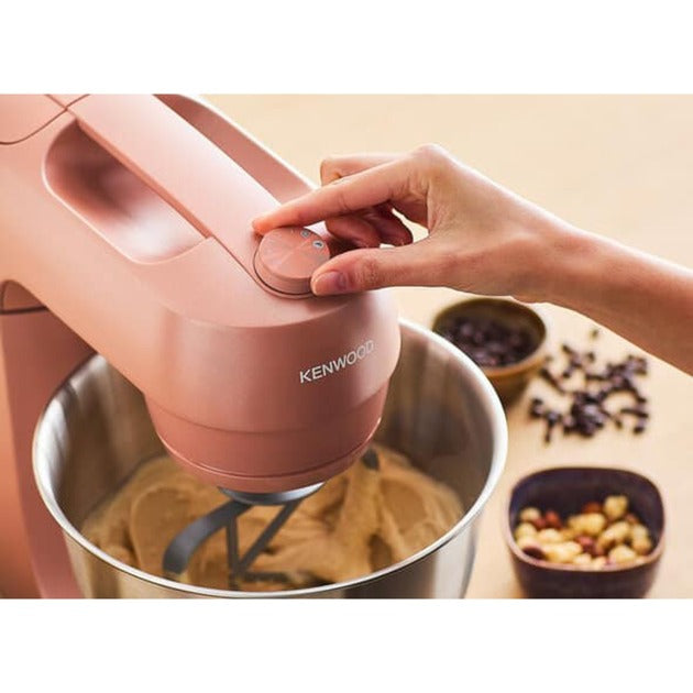 Kuchyňský robot Kenwood má červenou barvu