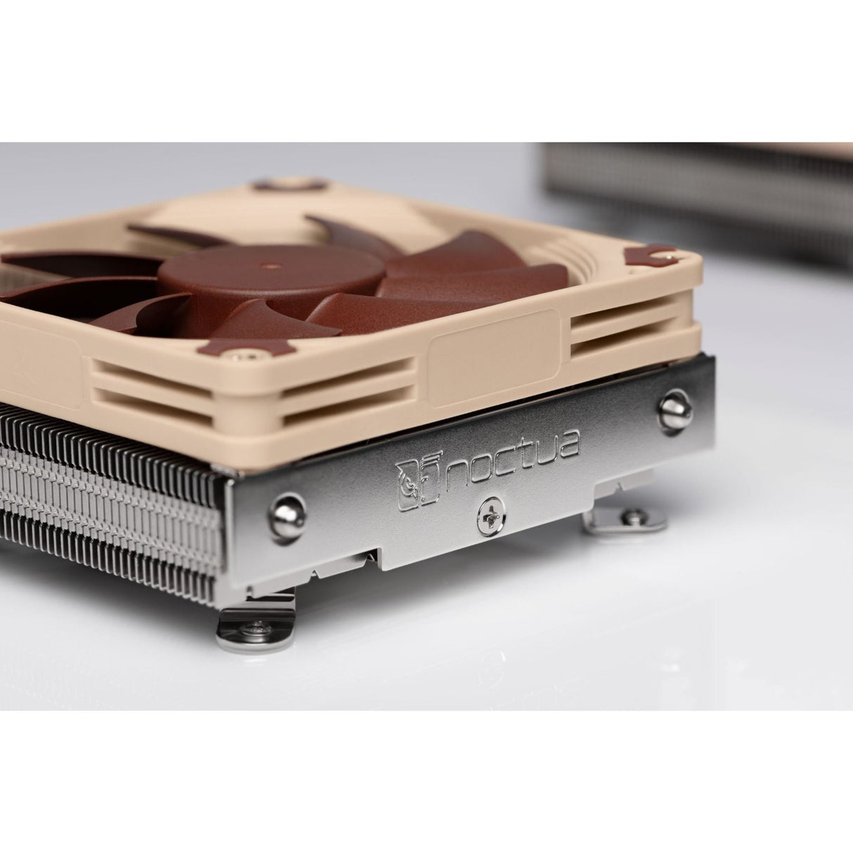 Noctua NH-L9i-17xx CPU cooler (4-pin PWM connector)